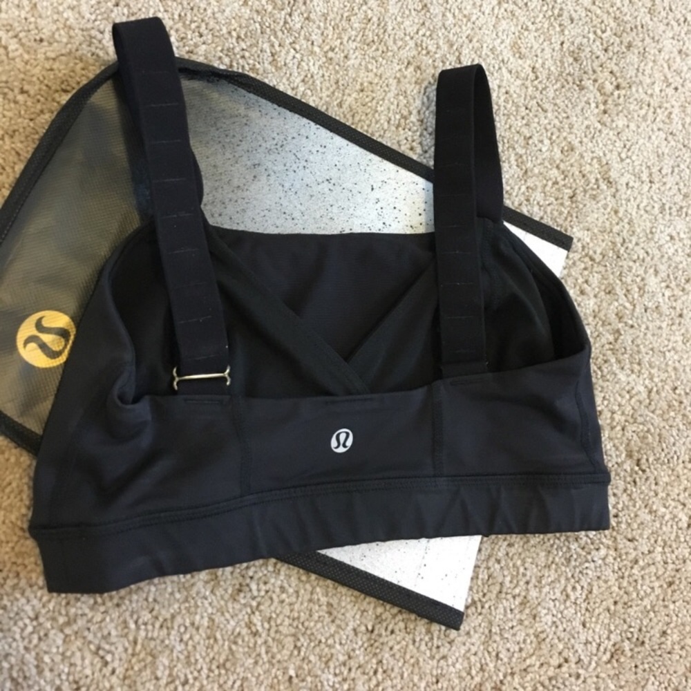 Lululemon sports bra. Size 6 black
